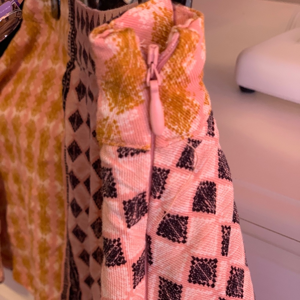 Forever 21 Pattern Shorts - Picture 3 of 5